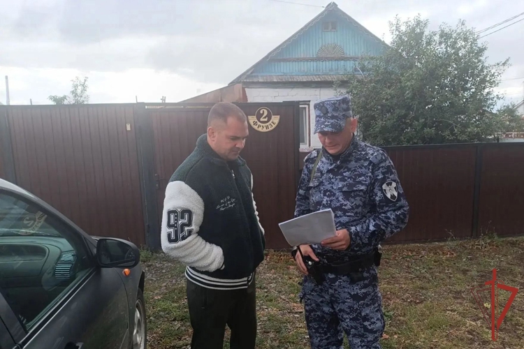 Сотрудники вневедомственной охраны Росгвардии провели акцию «Безопасный дом, подъезд, квартира»