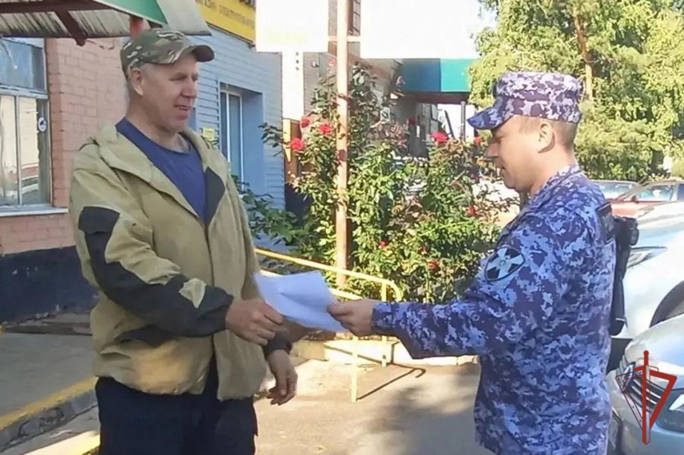 В Оренбургской области сотрудники вневедомственной охраны Росгвардии проводят акцию «Безопасный дом, подъезд, квартира»
