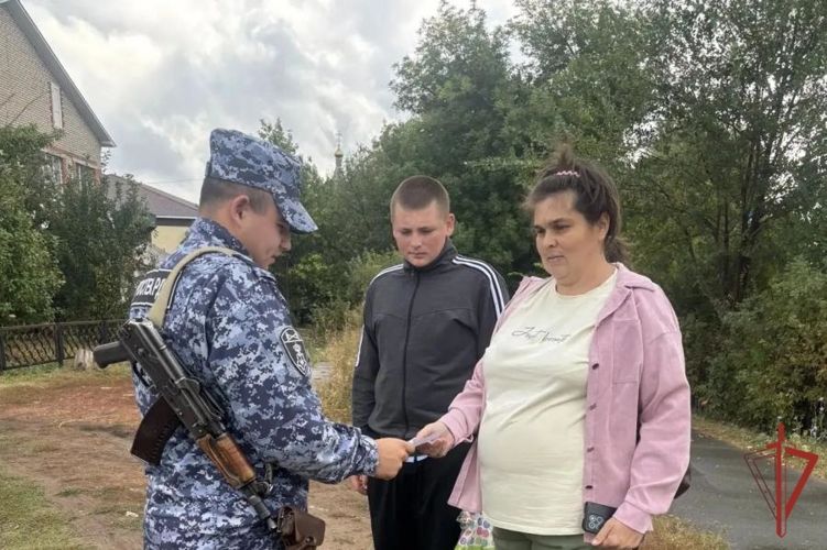 В Оренбургской области росгвардейцы проводят акцию «Безопасный дом, подъезд, квартира»