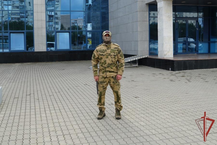 В Оренбурге росгвардейцы выполнили задачи по обеспечению безопасности во время мероприятий единого дня голосования